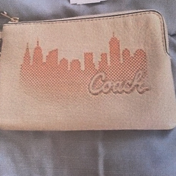 NWT Coach JLO Dempsey Tote 22” with NWT Coach JLO NYC  Wristlet & Bag Charm - Picture 9 of 17